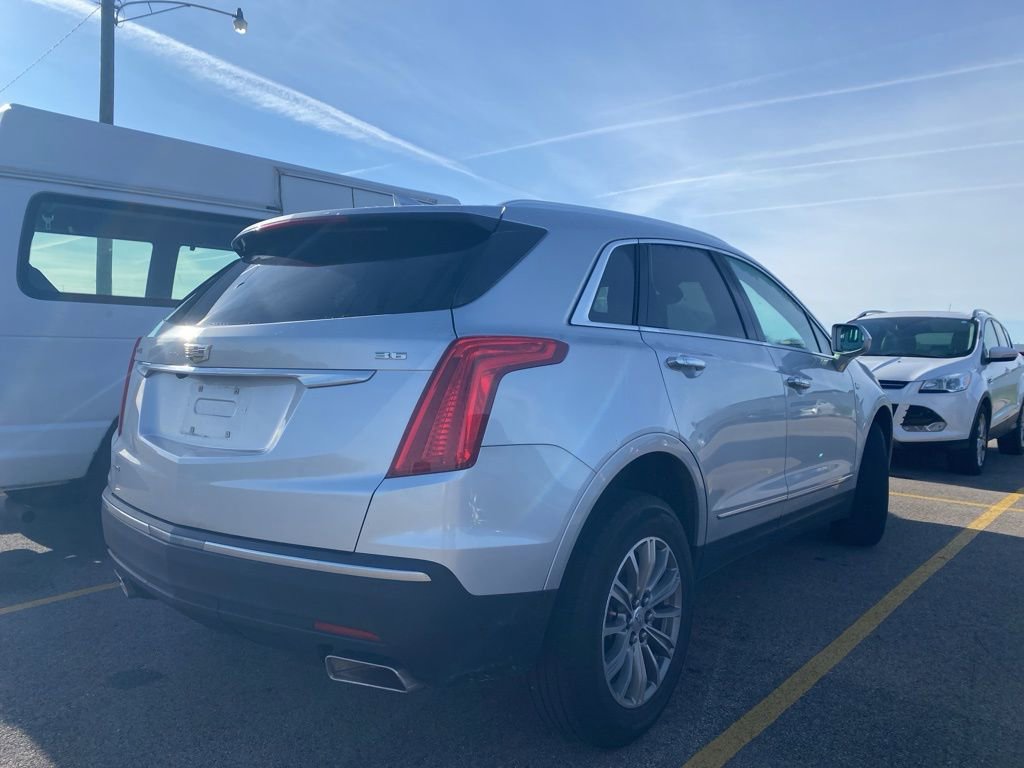 Used 2018 Cadillac XT5 Luxury w/ Driver Awareness Package AWD/4WD image 9
