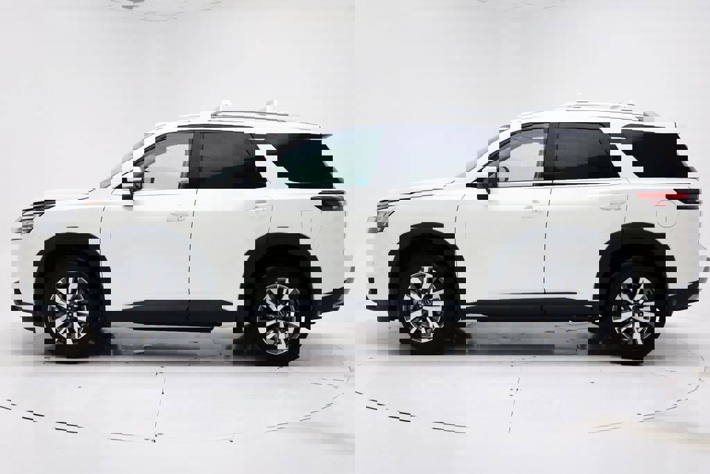 Used 2024 Nissan Pathfinder SL AWD/4WD image 5