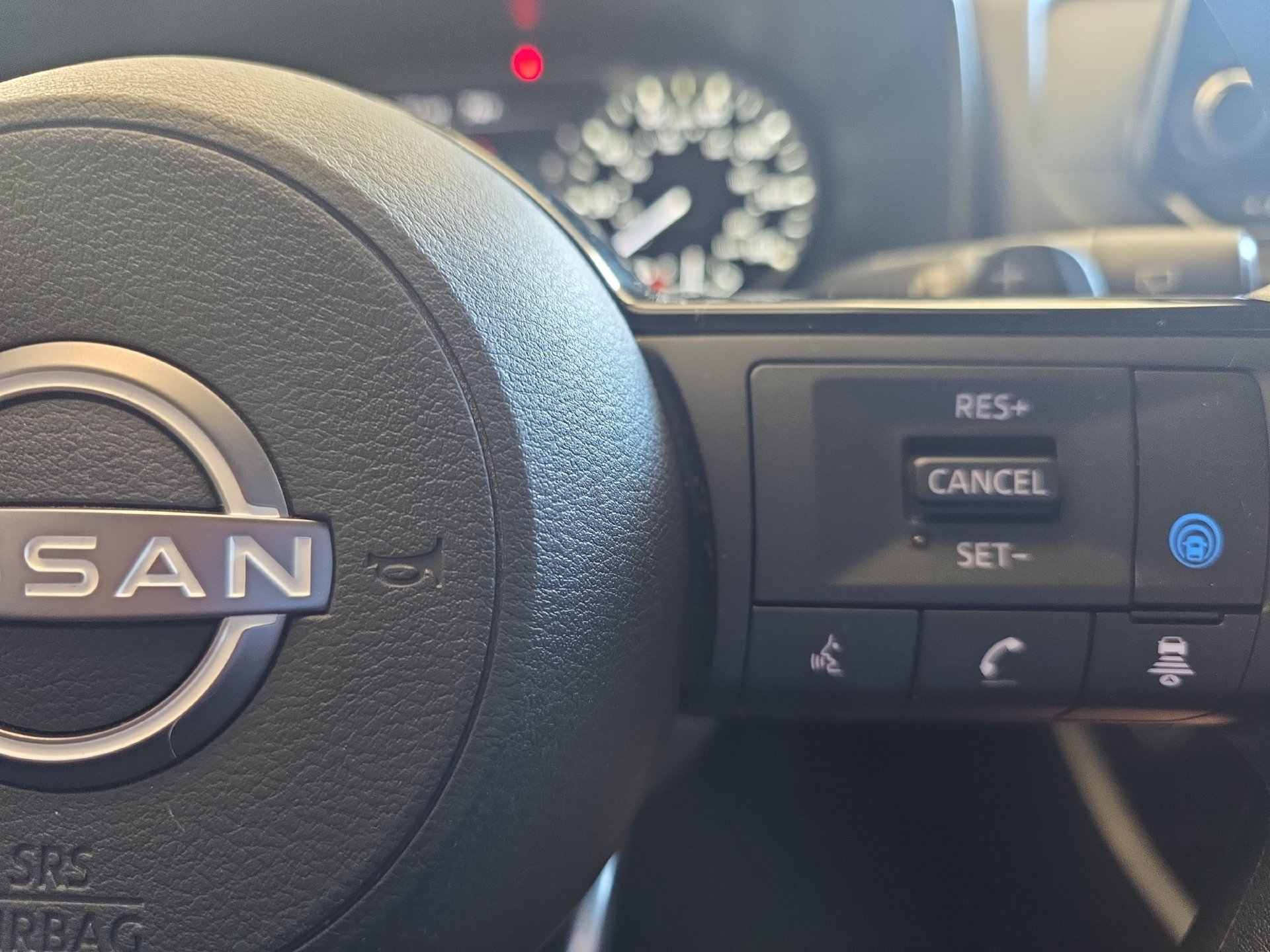 Used 2023 Nissan Rogue SV AWD/4WD image 17