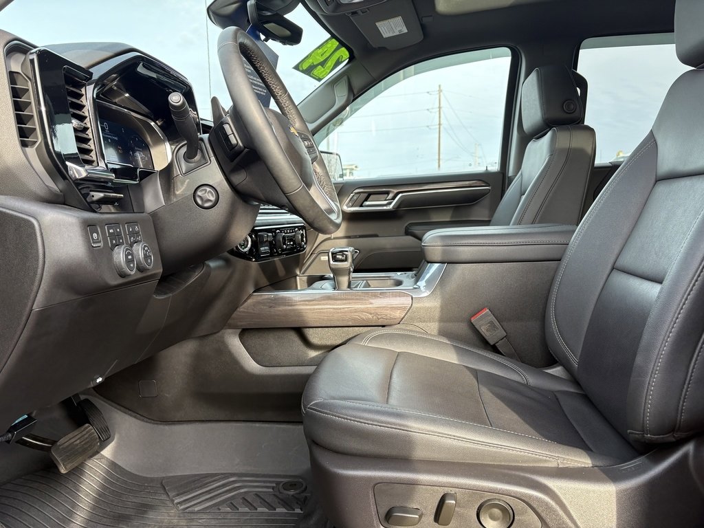 Used 2024 Chevrolet Silverado 1500 LTZ image 17