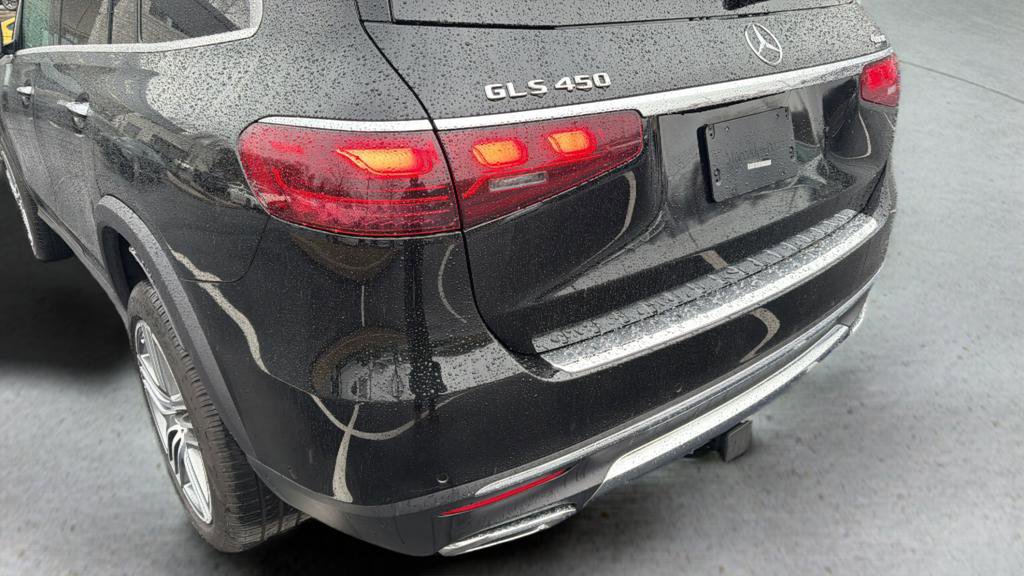 Used 2025 Mercedes-Benz GLS 450 4MATIC image 12