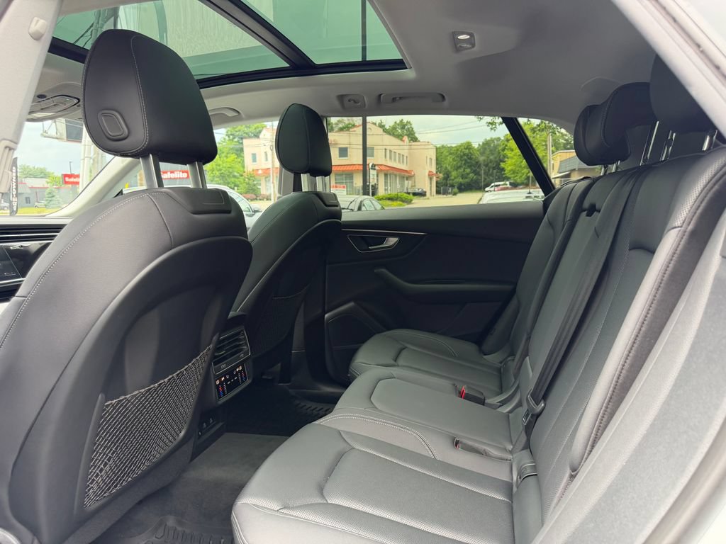 Used 2022 Audi Q8 Premium Plus AWD/4WD image 27