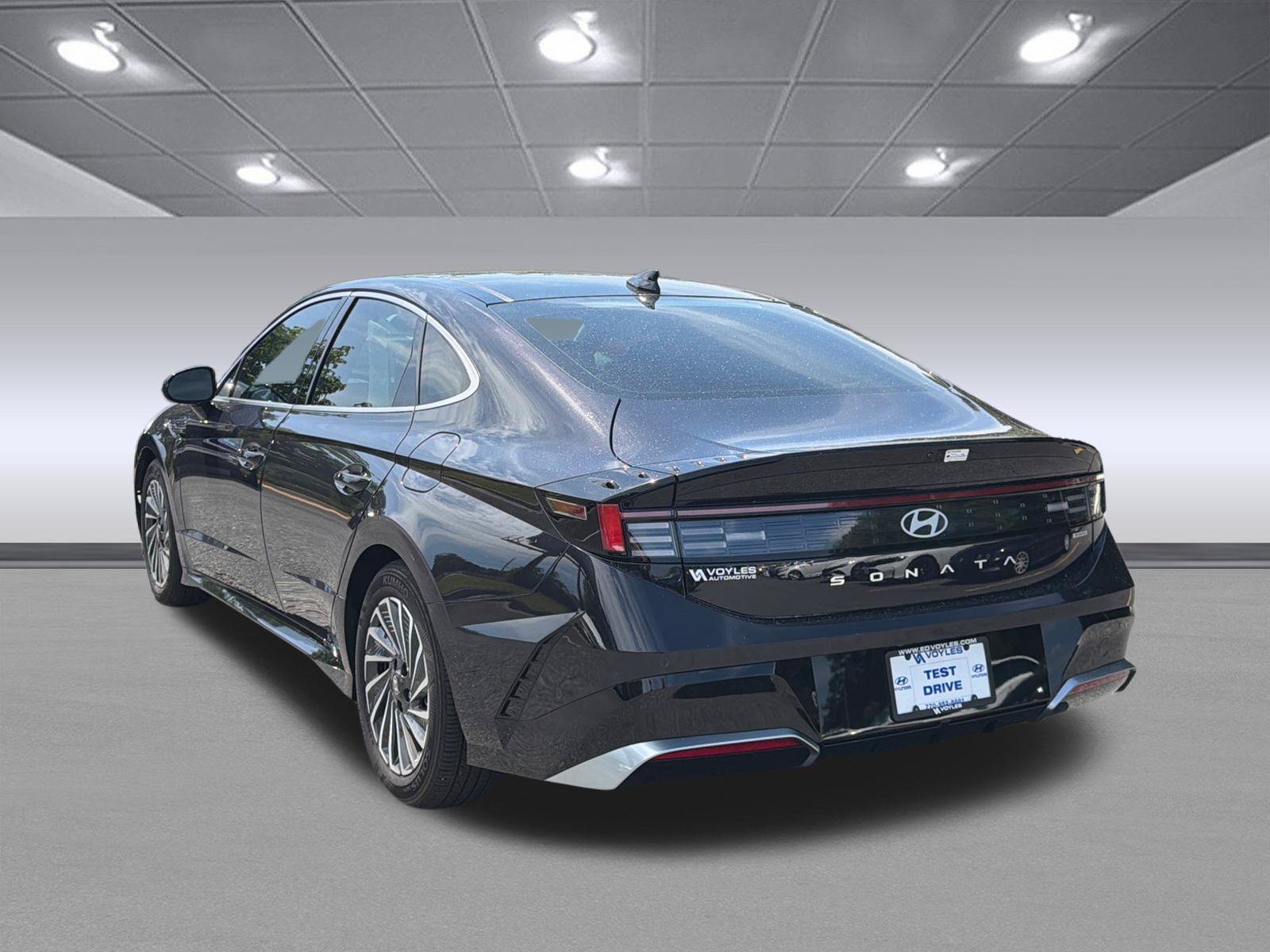 Certified 2025 Hyundai Sonata Limited FWD image 9