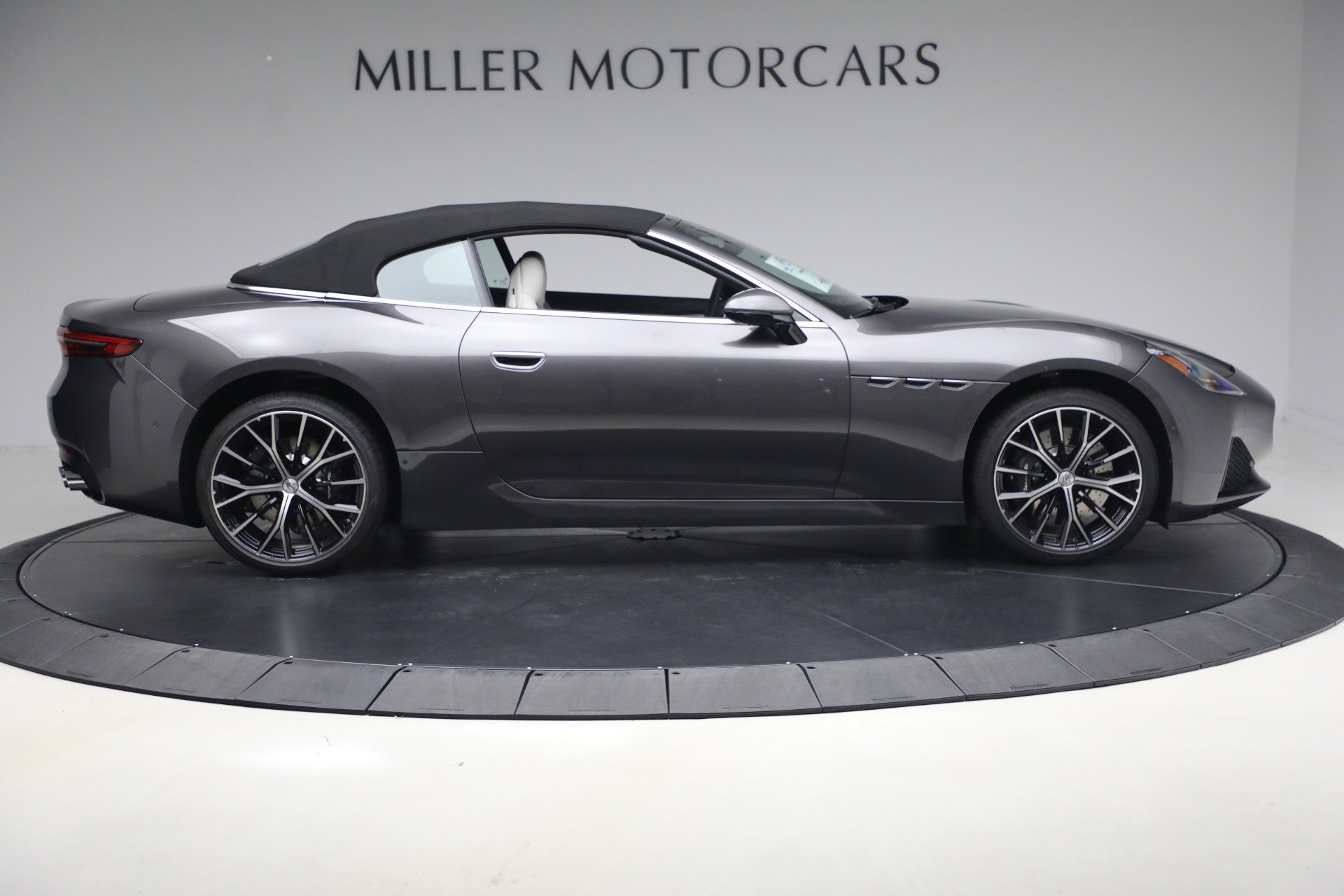 New 2026 Maserati GranCabrio Modena image 17