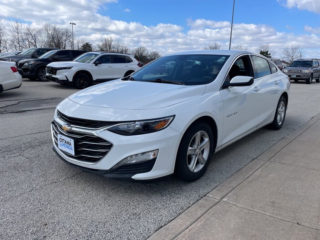 Used 2024 Chevrolet Malibu LT FWD image 2
