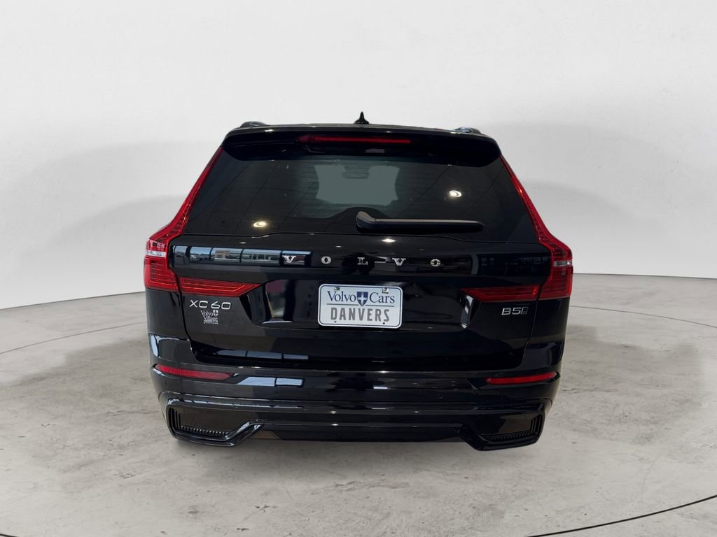 Certified 2025 Volvo XC60 B5 Core image 4