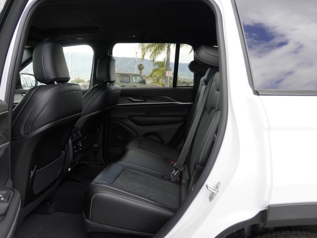 New 2026 Jeep Grand Cherokee Altitude AWD/4WD image 23