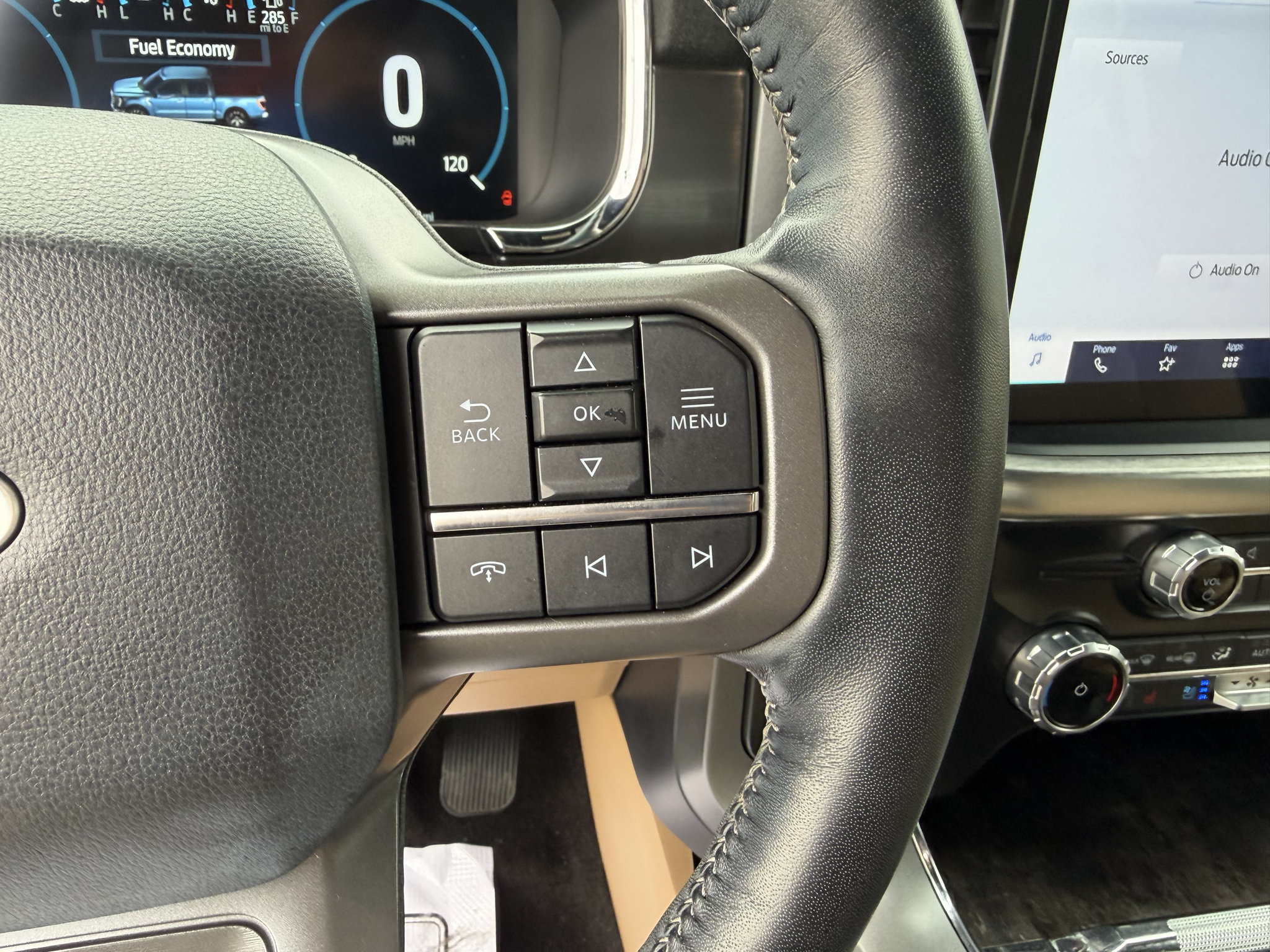 Used 2022 Ford F150 Lariat AWD/4WD image 16