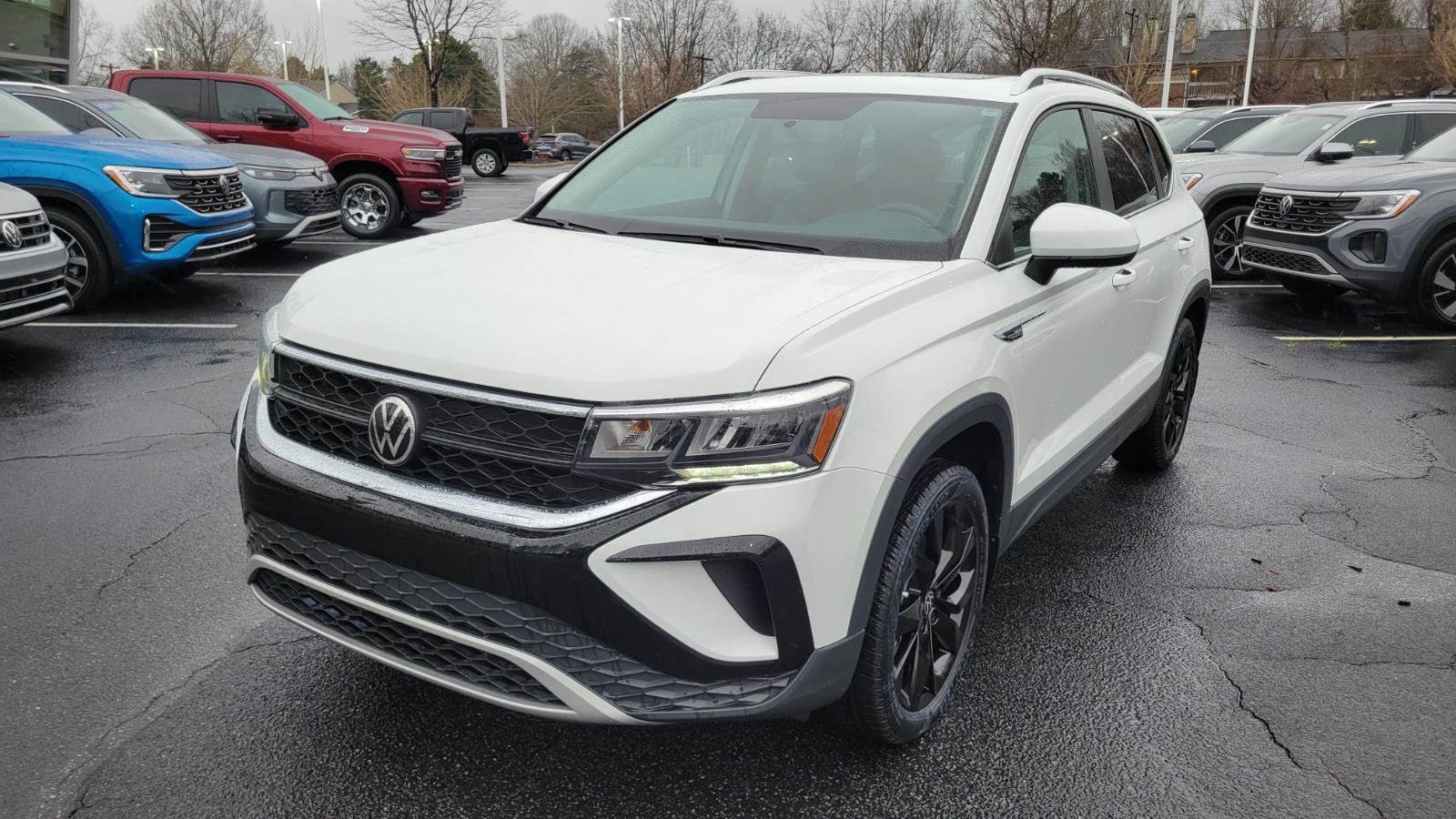 Used 2022 Volkswagen Taos SE w/ Panoramic Sunroof Package image 9