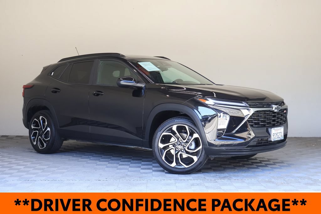 Used 2025 Chevrolet Trax RS w/ Driver Confidence Package FWD image 2