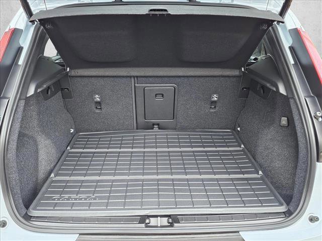 Used 2026 Volvo XC40 B5 Ultra w/ Climate Package image 7