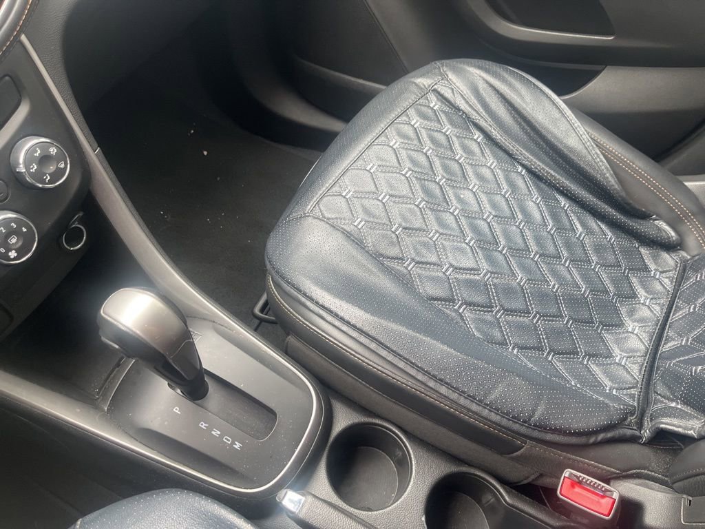 Used 2021 Chevrolet Trax LT w/ Midnight Edition image 5