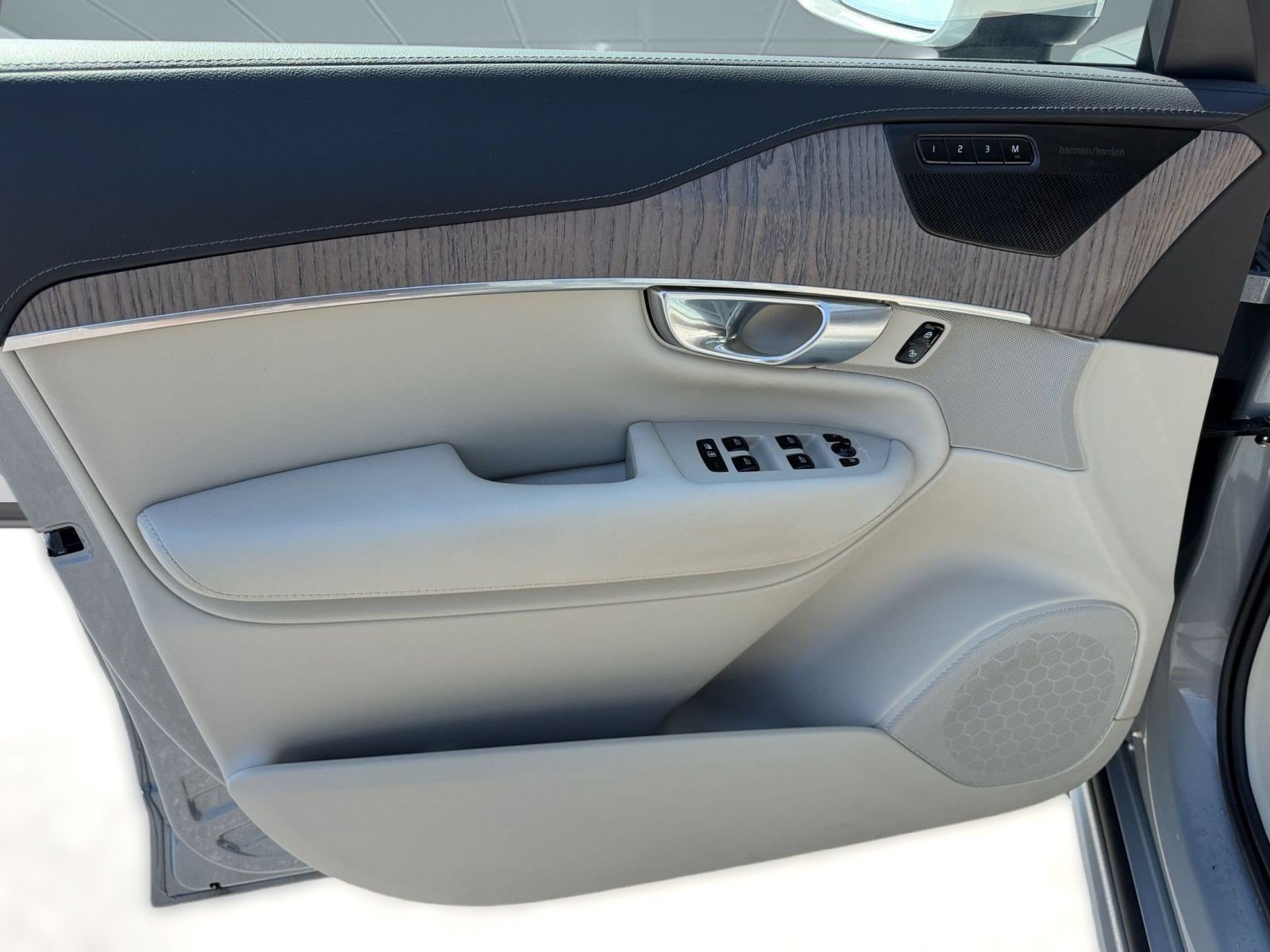 Certified 2024 Volvo XC90 B6 Ultimate AWD/4WD image 14