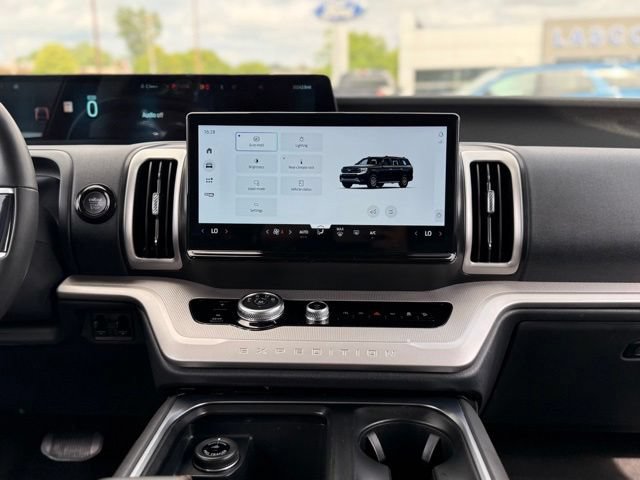 Certified 2025 Ford Expedition Active AWD/4WD image 24