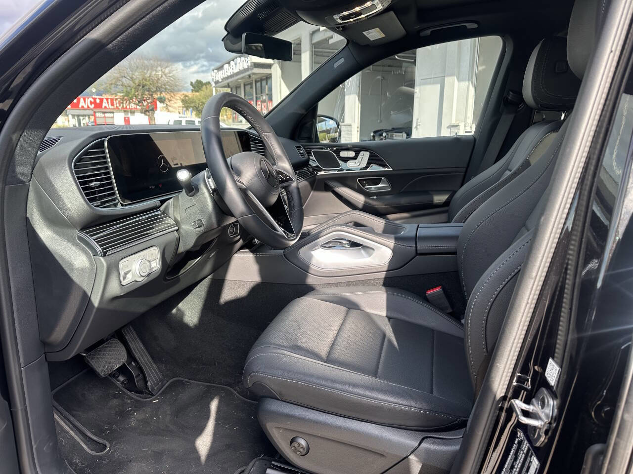 Used 2025 Mercedes-Benz GLE 450e 4MATIC image 6