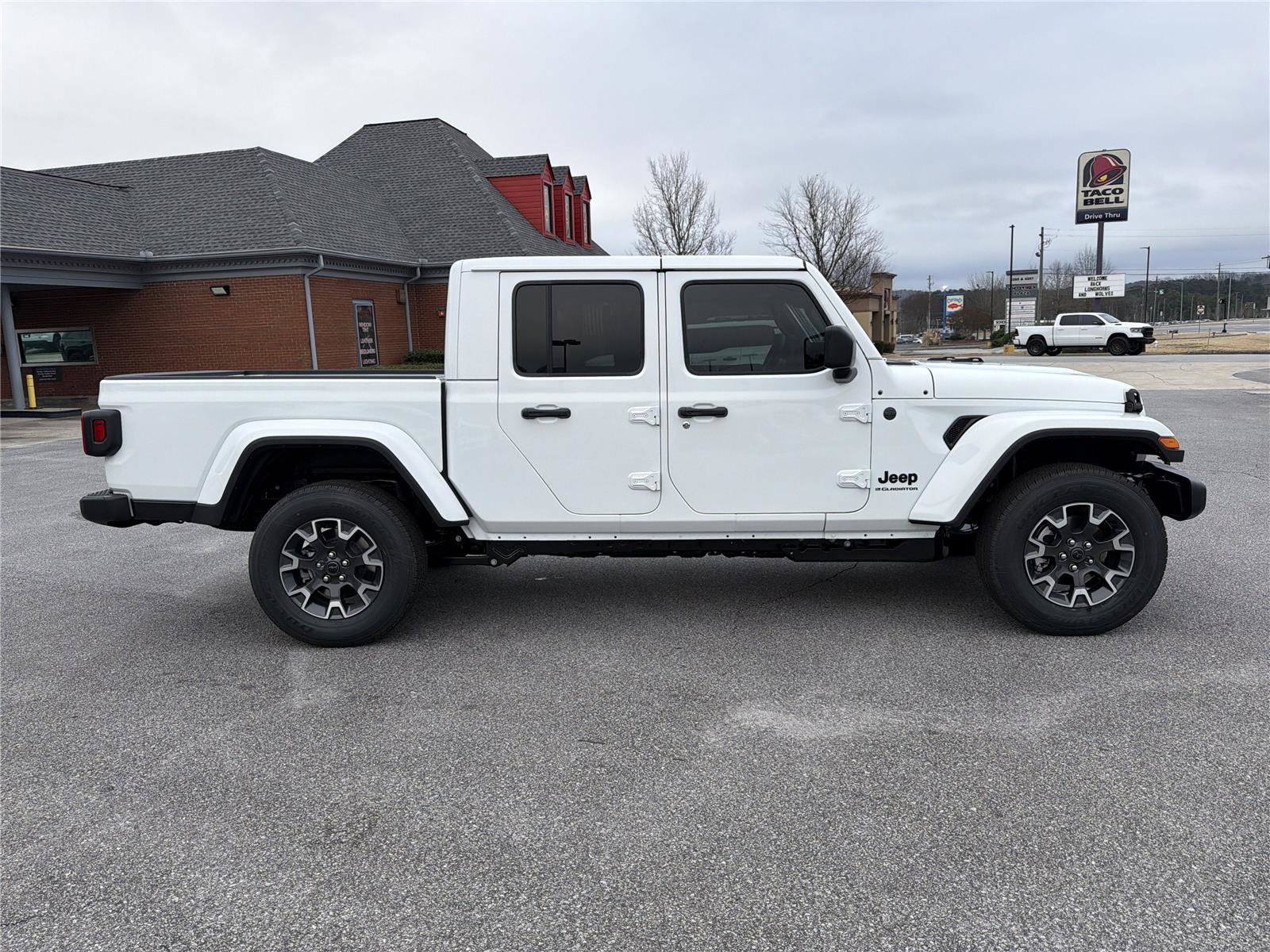 New 2026 Jeep Gladiator Sahara image 5