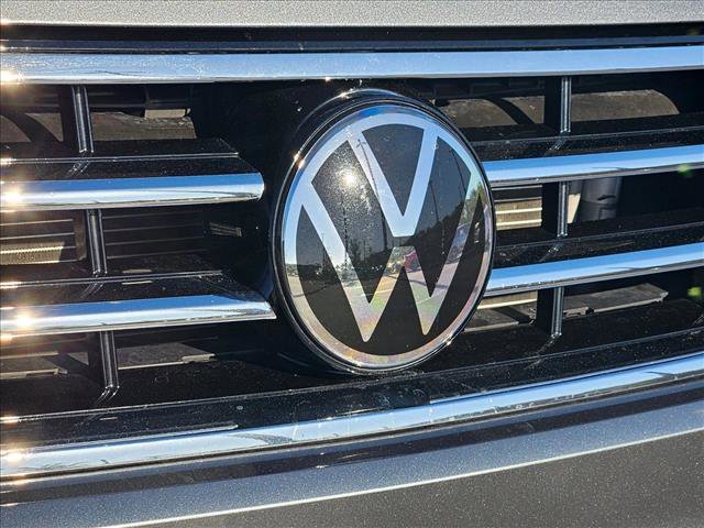 Used 2023 Volkswagen Tiguan SE image 5