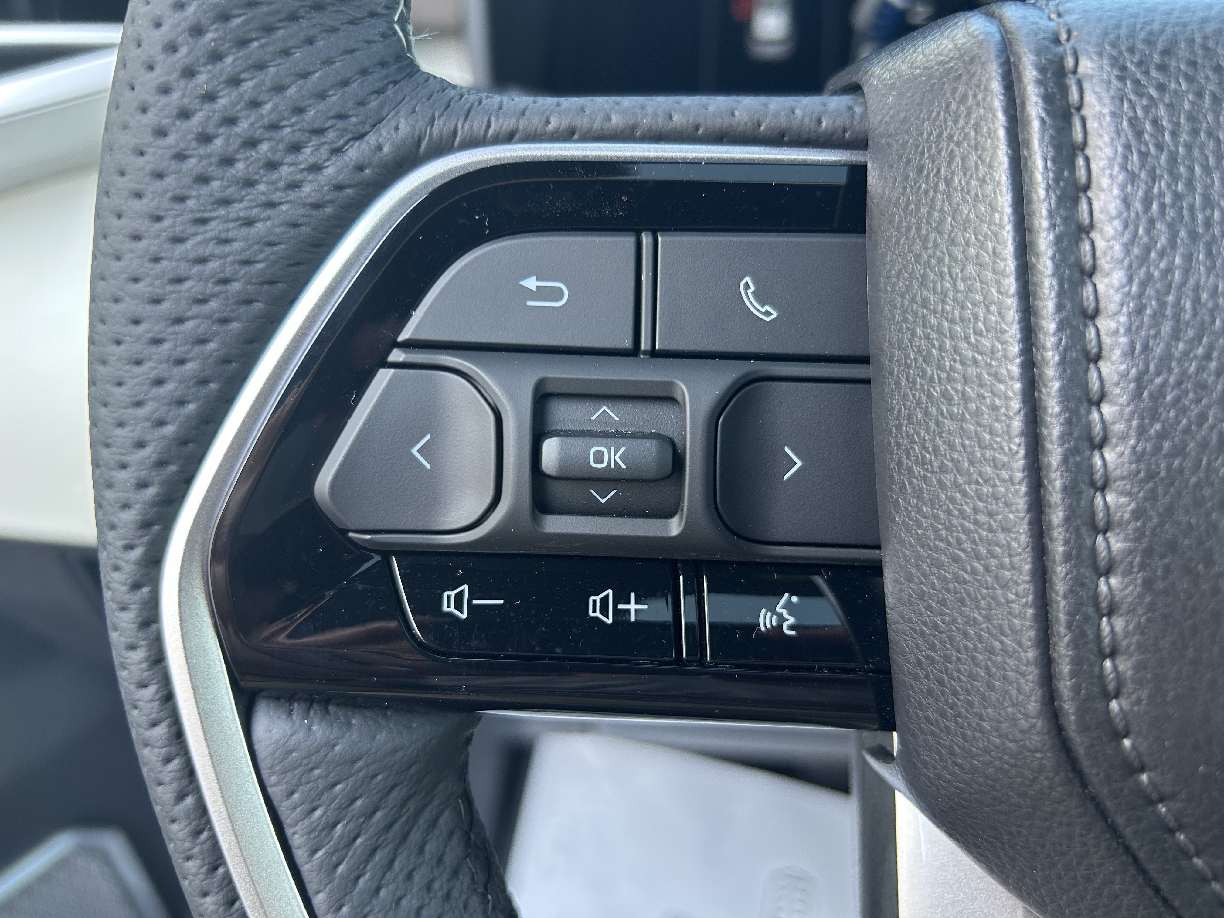 Certified 2025 Toyota Sequoia Capstone AWD/4WD image 27