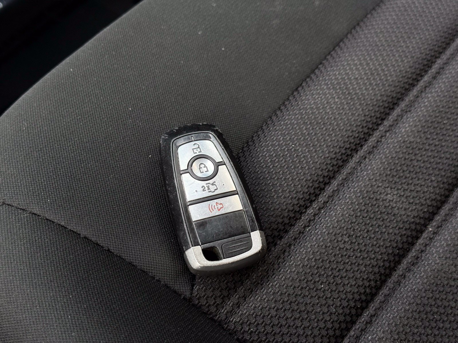 Used 2019 Ford Fusion SE FWD image 35