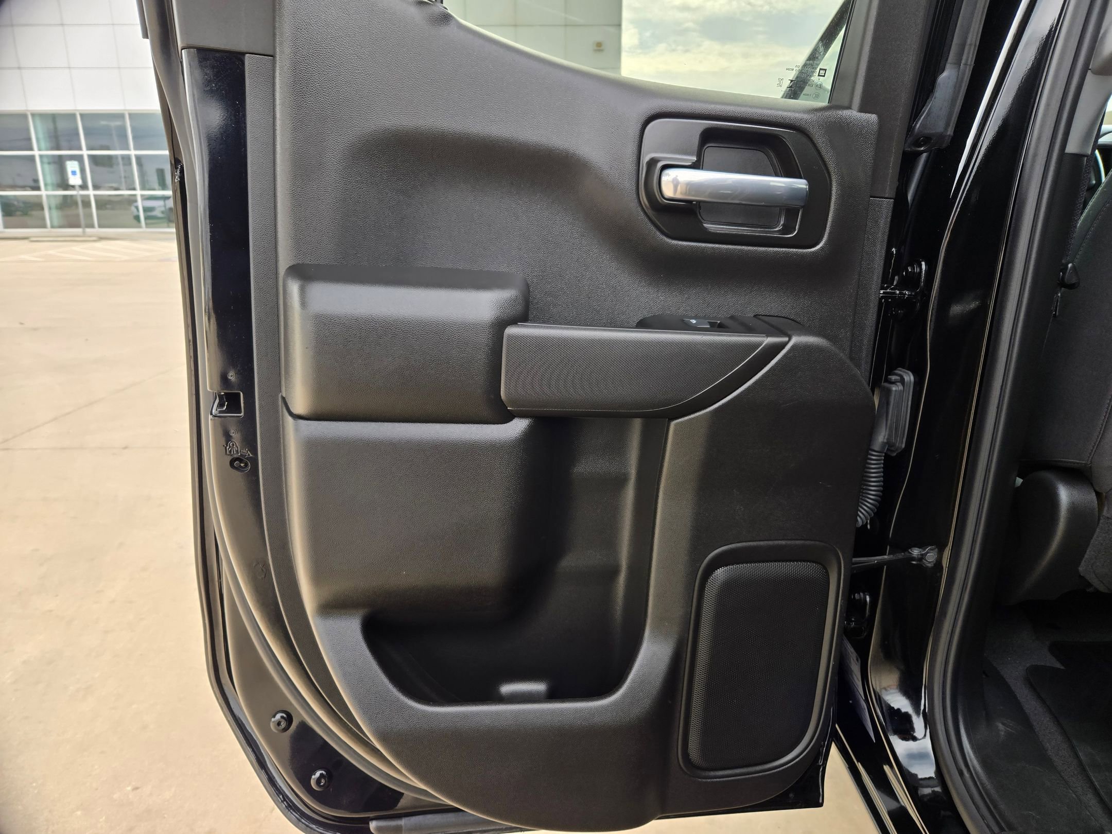 Certified 2025 GMC Sierra 1500 Pro w/ Pro Value Package image 15