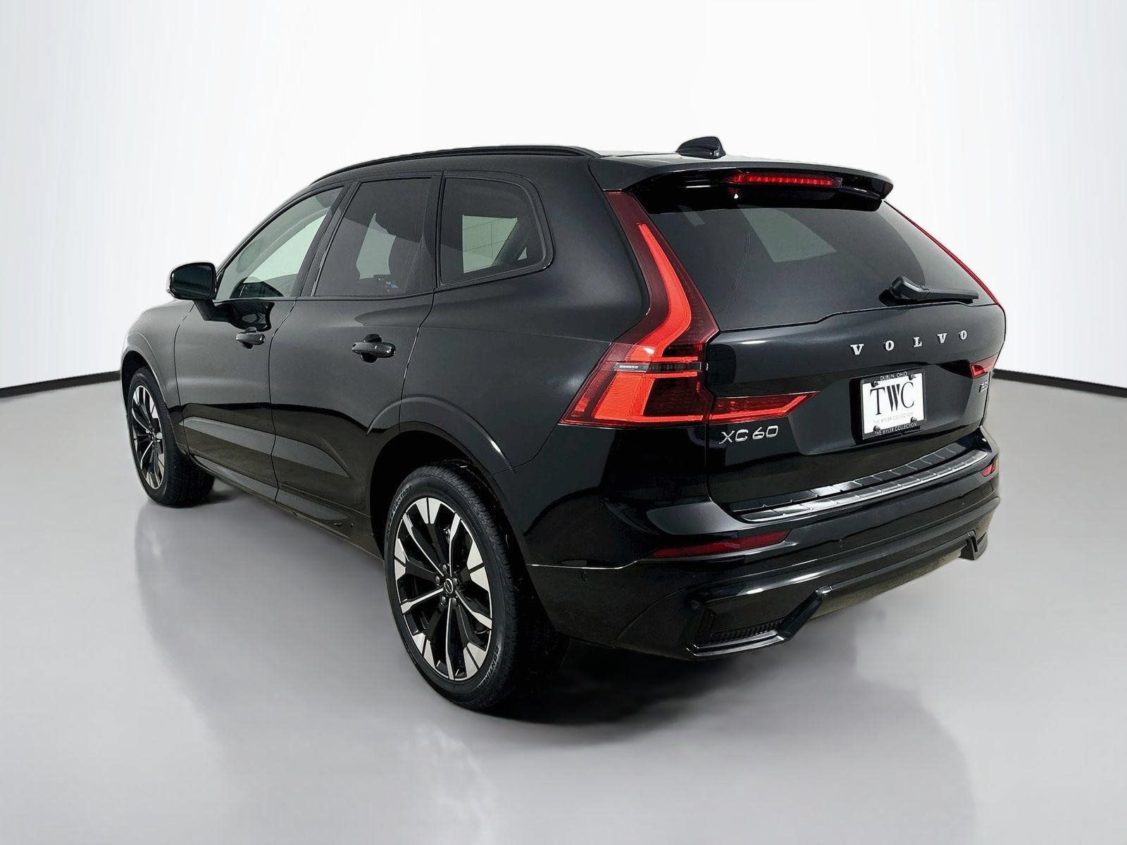 New 2026 Volvo XC60 B5 Plus w/ Protection Package Premier AWD/4WD image 7