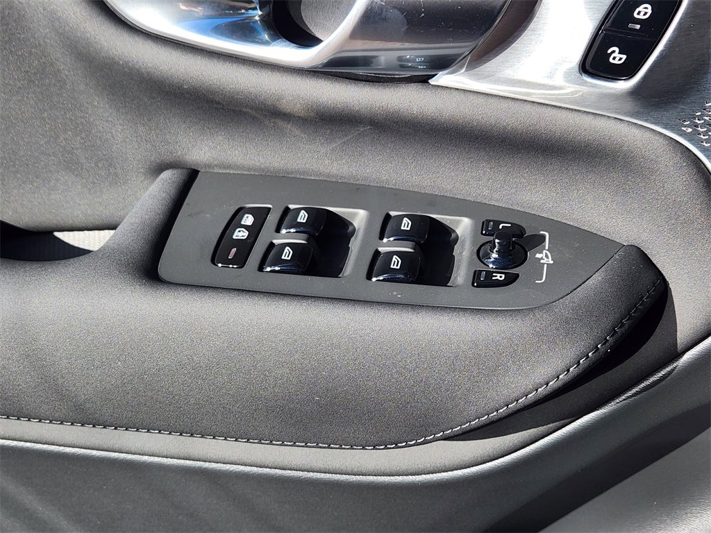 New 2026 Volvo XC90 B6 Ultra w/ Lounge Package image 10