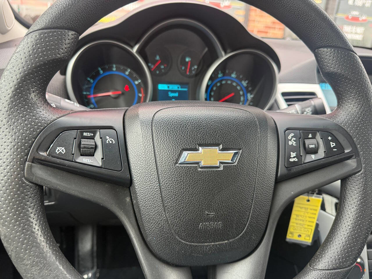 Used 2016 Chevrolet Cruze LT image 12