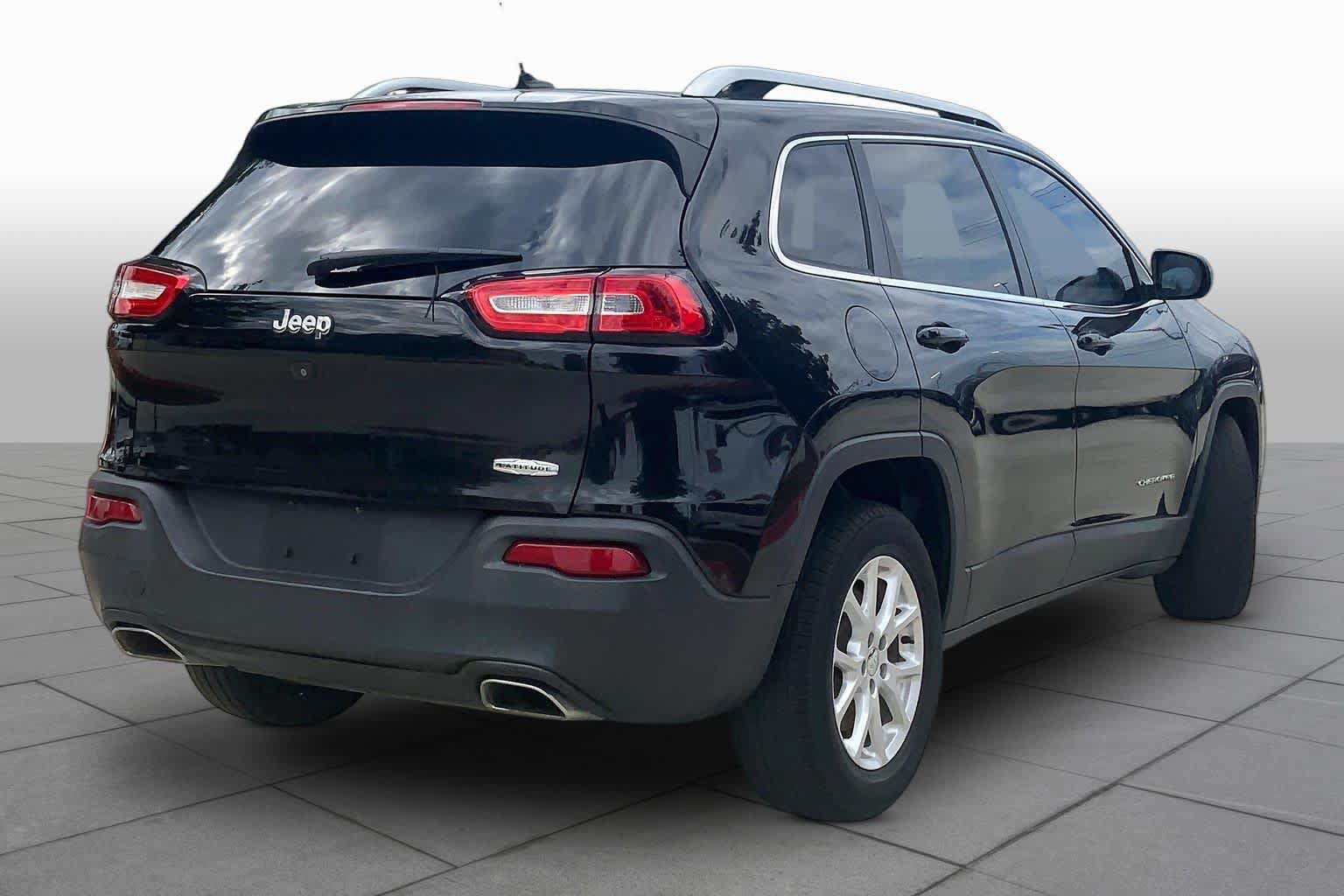 Used 2015 Jeep Cherokee Latitude w/ Comfort/Convenience Group FWD image 13