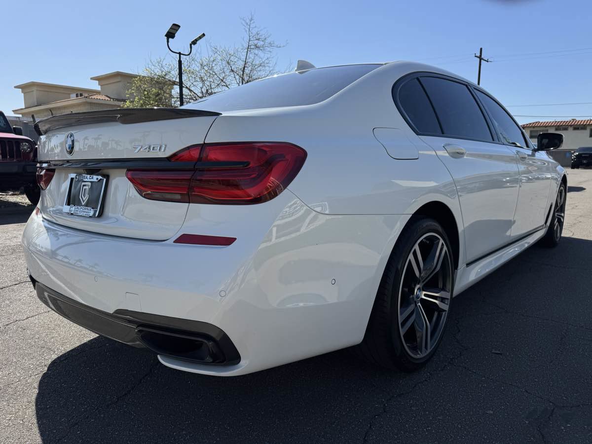 Used 2018 BMW 740i image 8