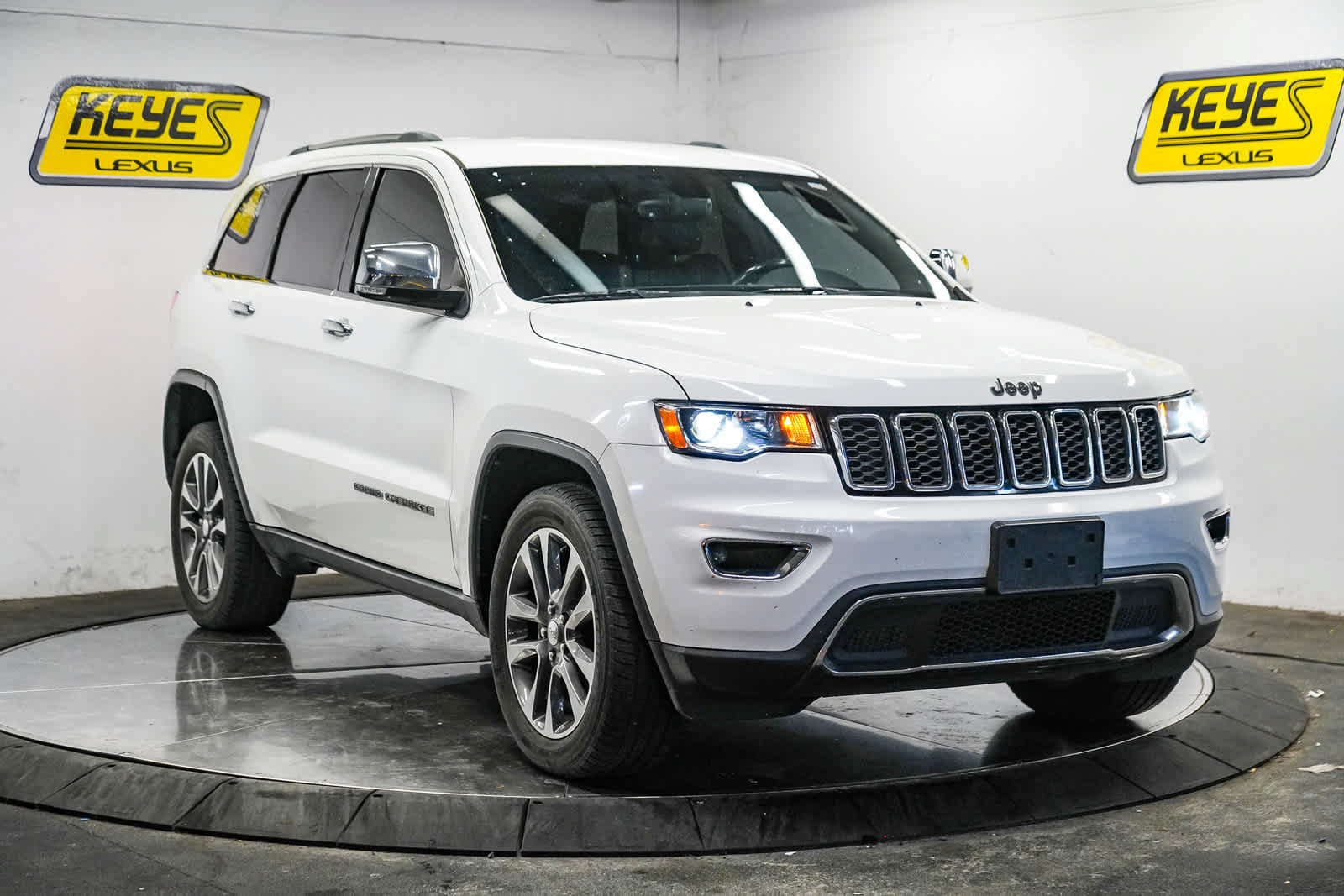 Used 2018 Jeep Grand Cherokee Limited AWD/4WD image 7
