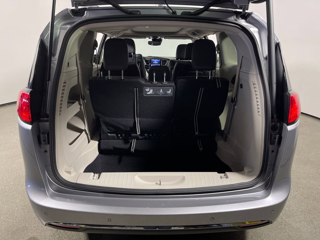 Used 2019 Chrysler Pacifica Touring-L Plus w/ Advanced Safetytec Group FWD image 10