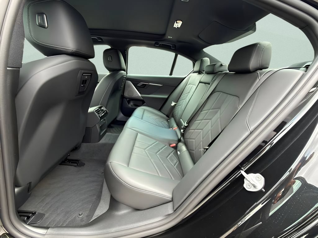 New 2027 BMW i5 eDrive40 w/ Premium Package RWD image 21