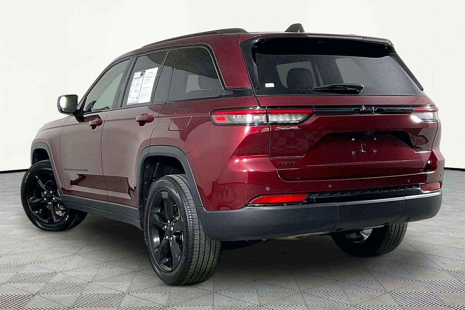 Used 2023 Jeep Grand Cherokee Altitude AWD/4WD image 5