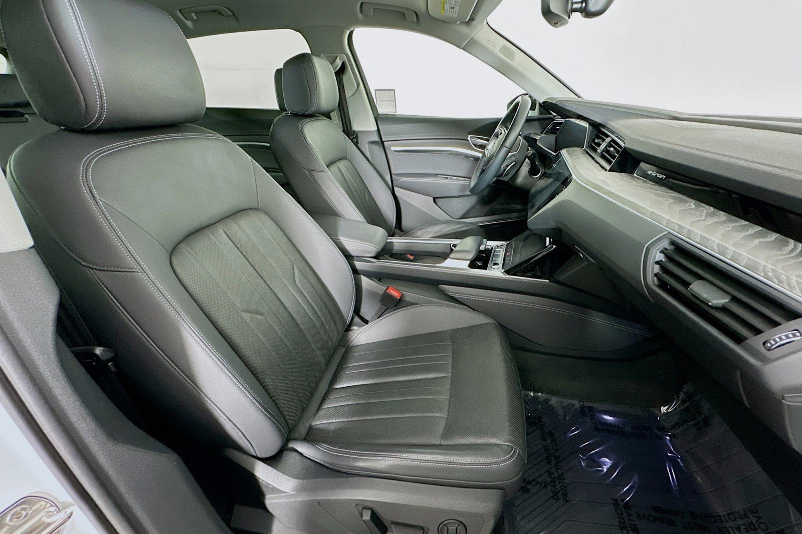 Used 2022 Audi e-tron Premium Plus w/ Premium Plus Package image 8