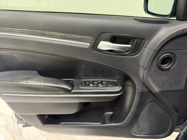 Used 2019 Chrysler 300 Touring w/ Sport Appearance Package RWD image 10