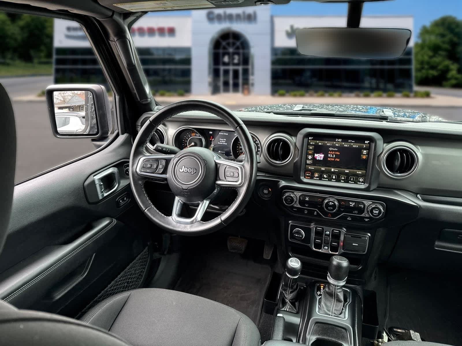 Used 2022 Jeep Wrangler Unlimited Sahara AWD/4WD image 29