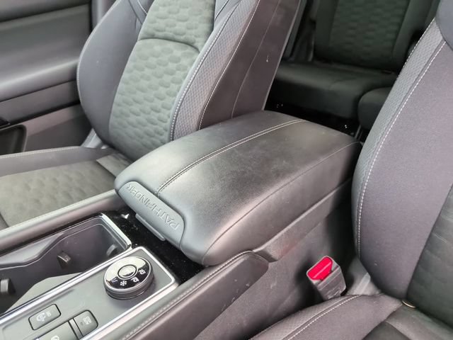 Used 2025 Nissan Pathfinder SV AWD/4WD image 19