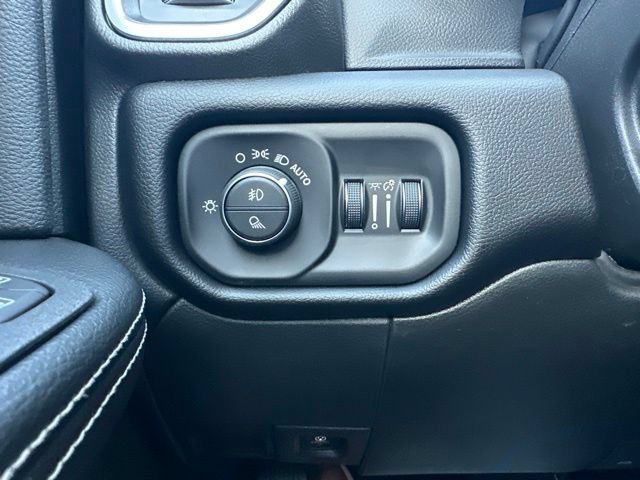 New 2026 RAM 3500 Laramie AWD/4WD image 28