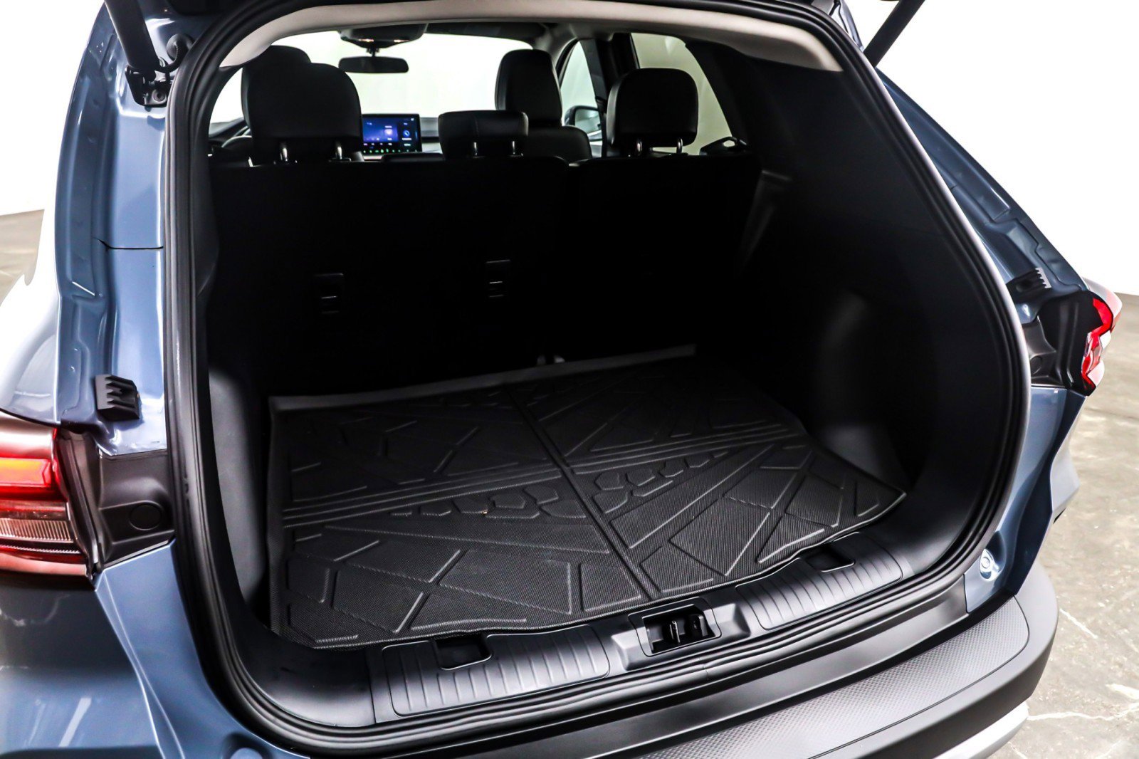 Used 2025 Ford Escape SE w/ Class II Trailer Tow Package image 22