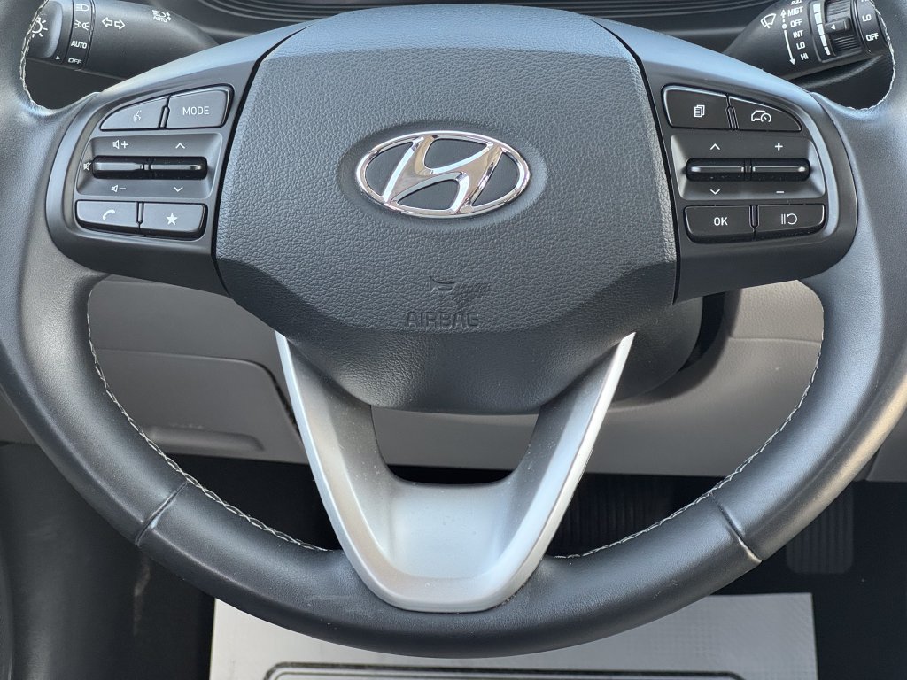 Used 2025 Hyundai Venue SEL FWD image 20