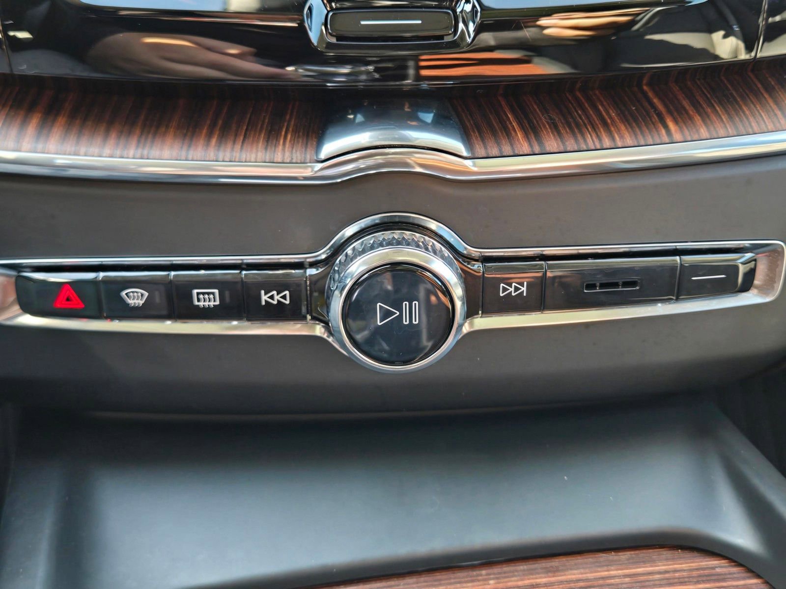 Certified 2023 Volvo XC60 B6 Ultimate w/ Protection Package Premier AWD/4WD image 19