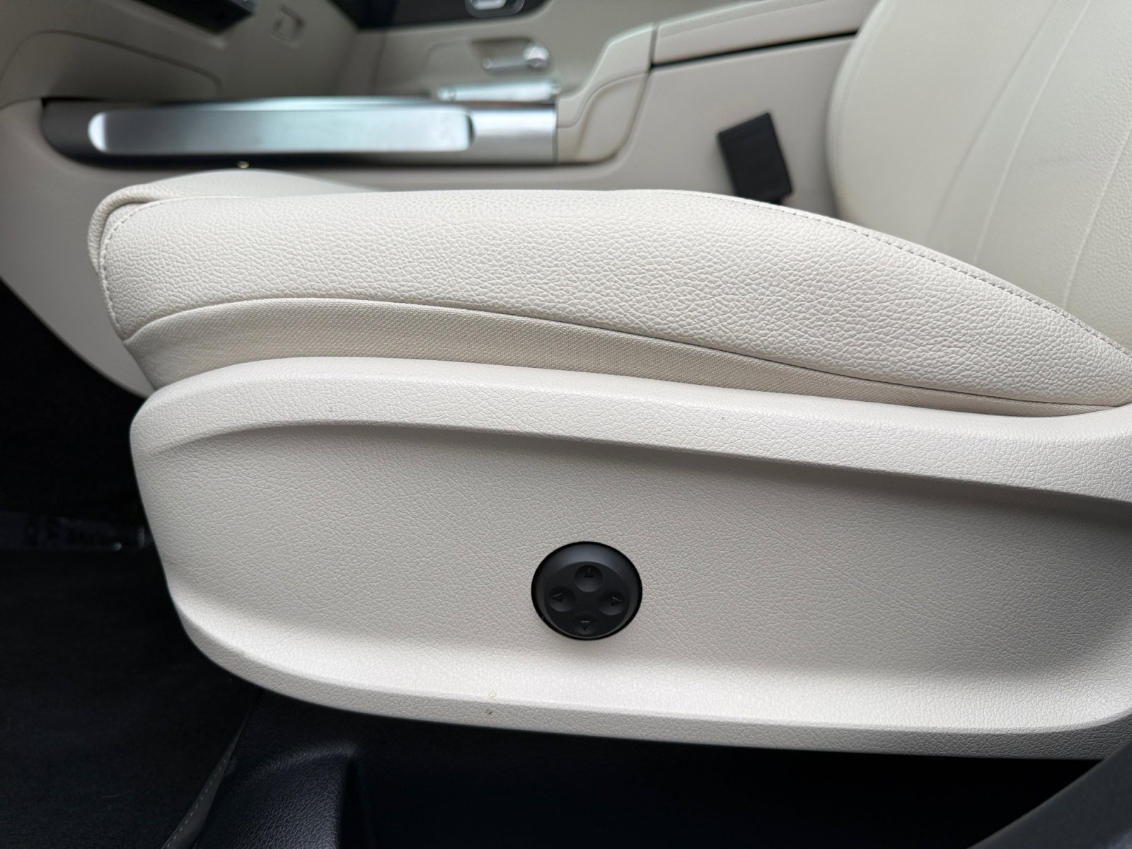 Certified 2026 Mercedes-Benz GLB 250 4MATIC image 25