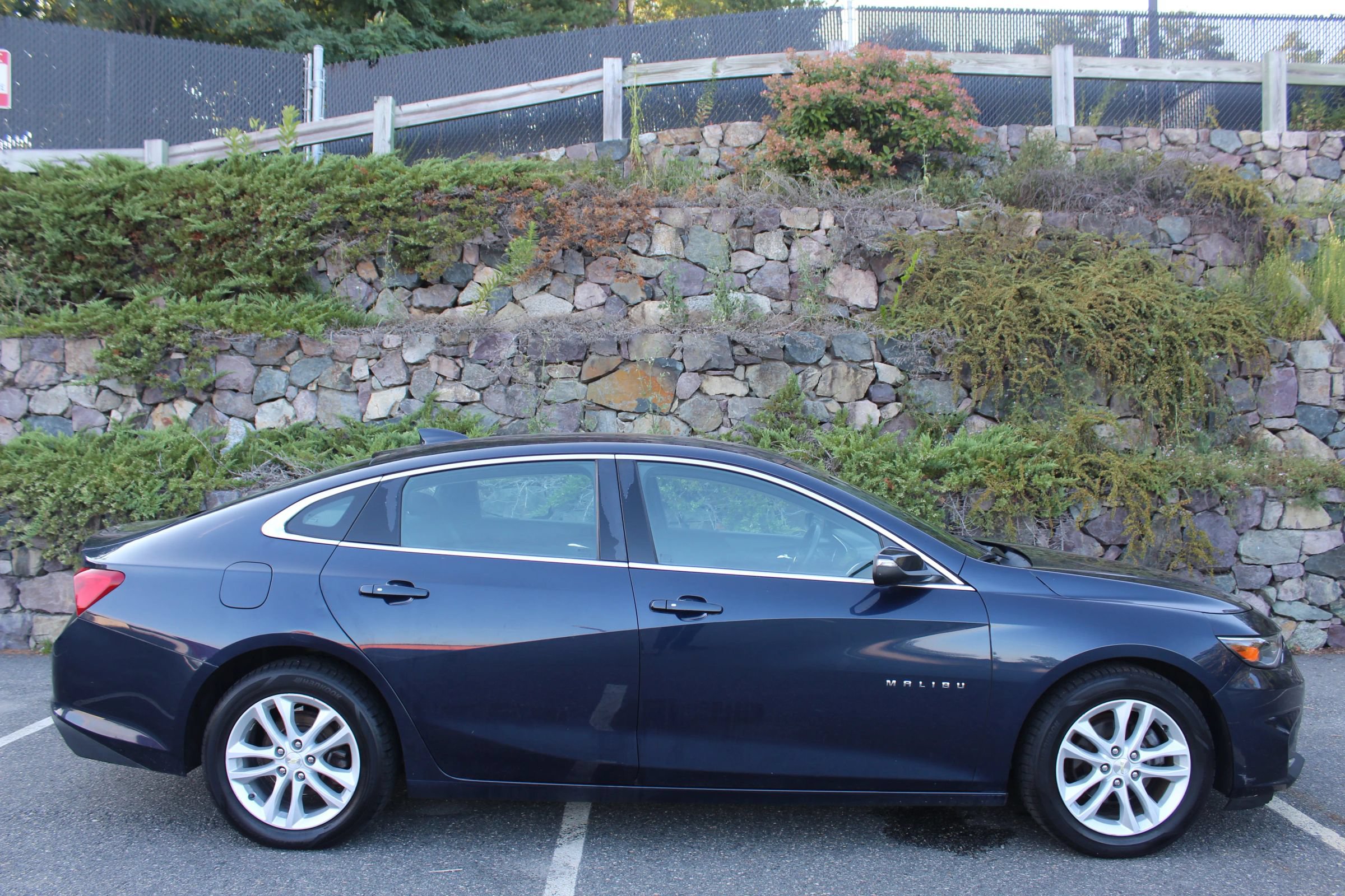 Used 2016 Chevrolet Malibu LT FWD image 5