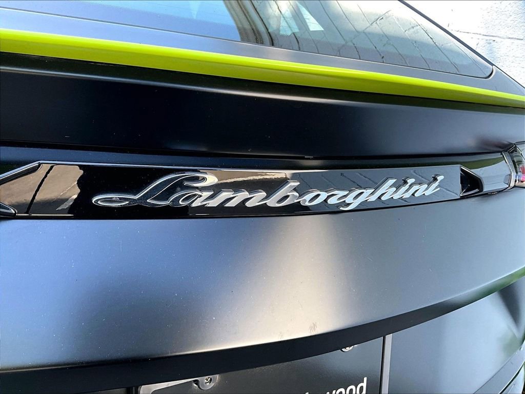 Used 2022 Lamborghini Urus AWD/4WD image 33