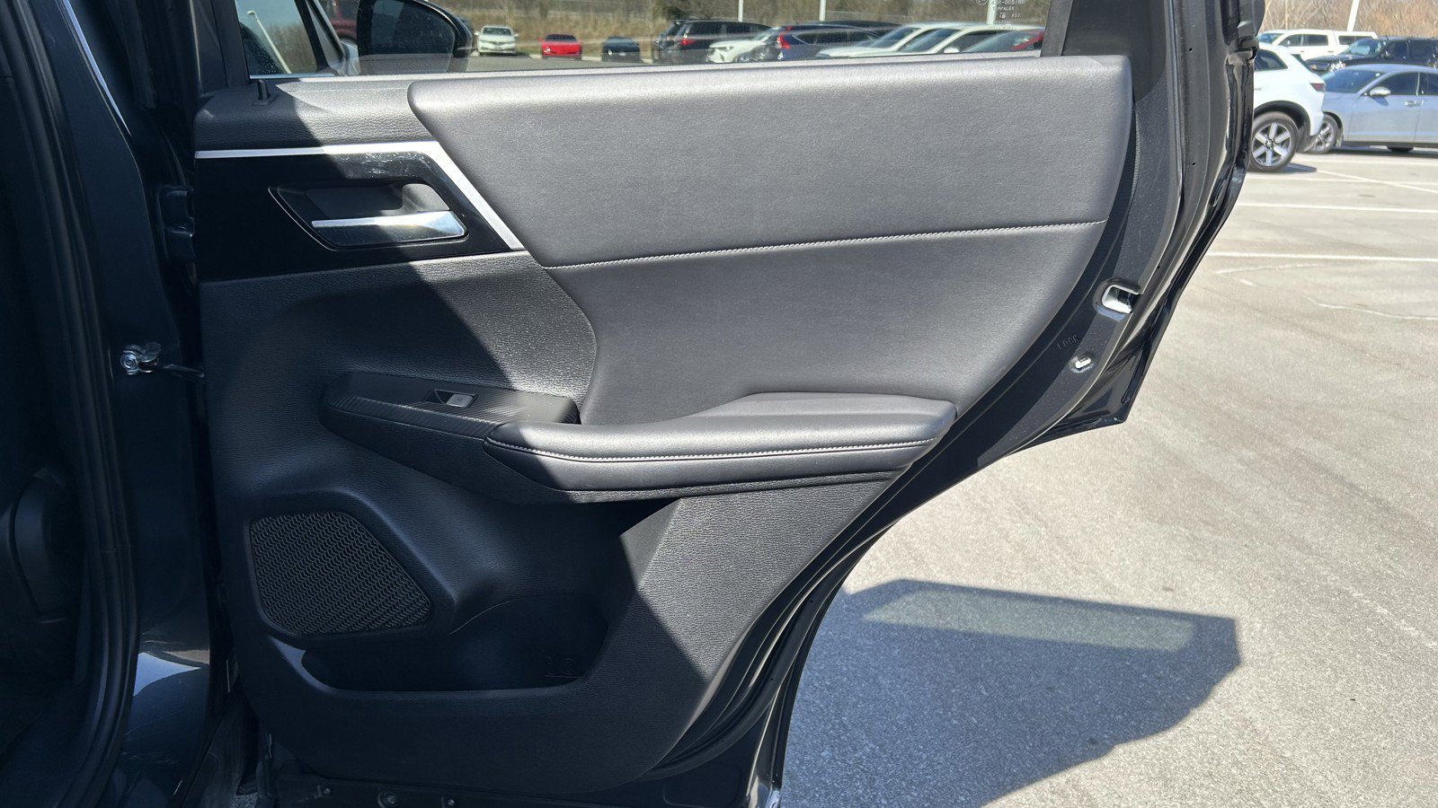 Used 2025 Nissan Rogue SV image 38