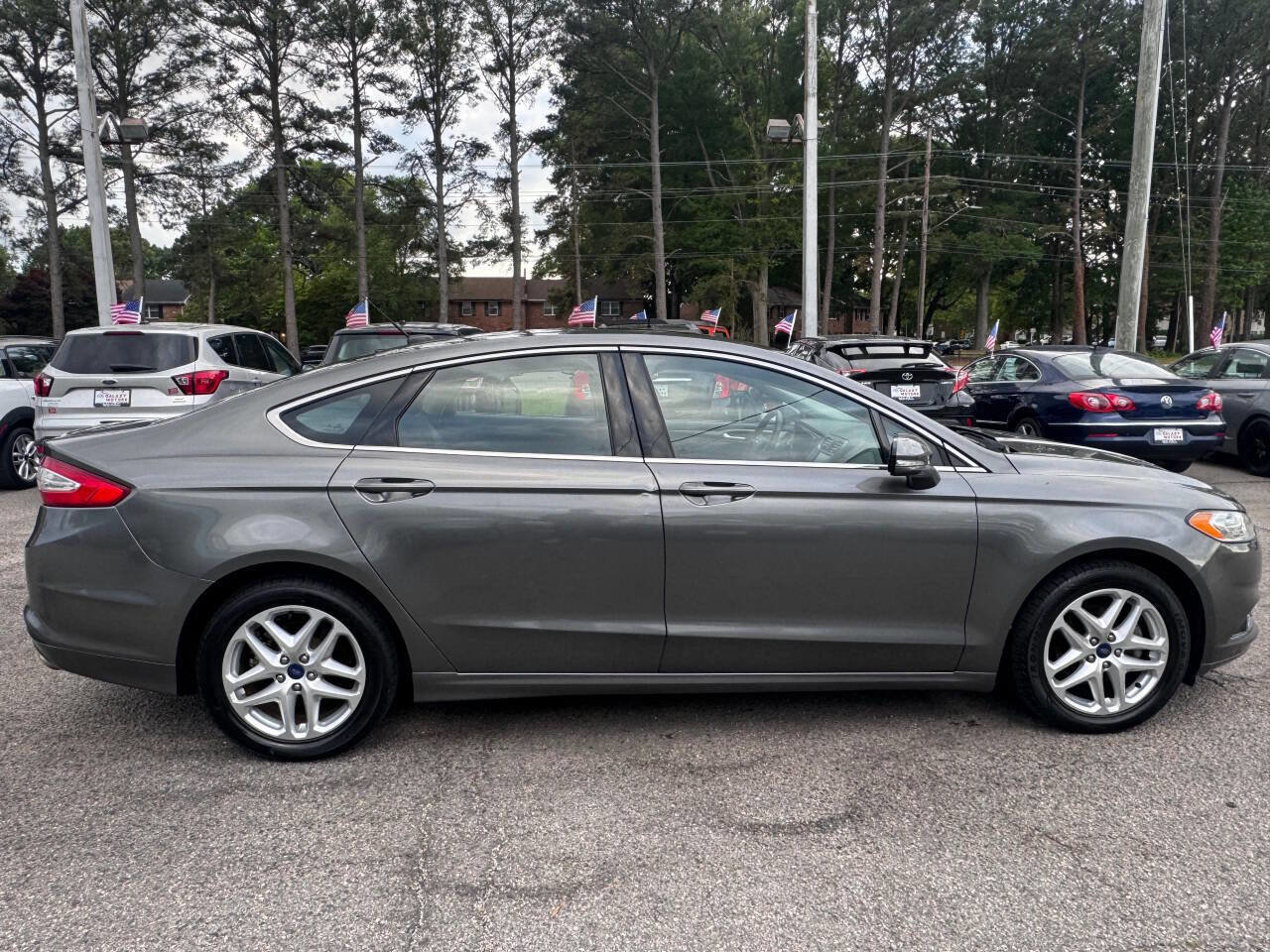 Used 2014 Ford Fusion SE w/ Equipment Group 202A FWD image 4
