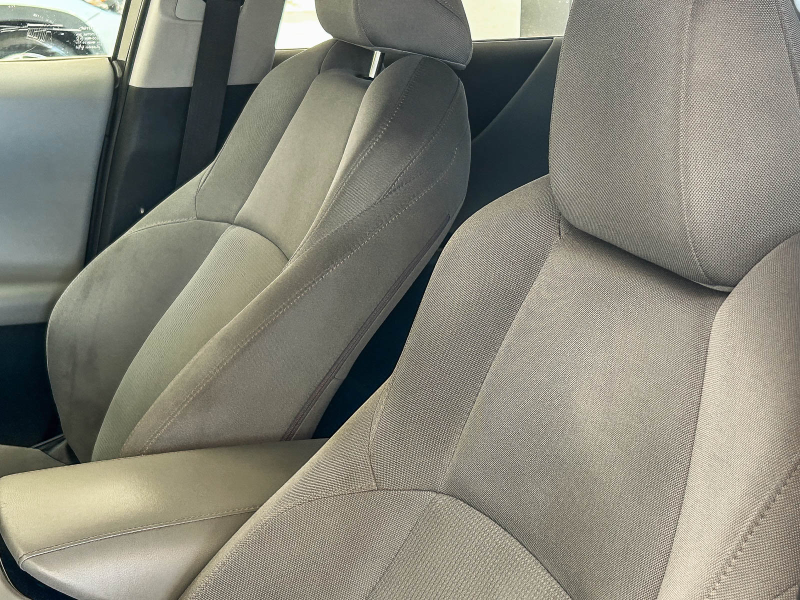 Used 2021 Toyota Venza LE w/ Carpet Mat Package (TMS) AWD/4WD image 23