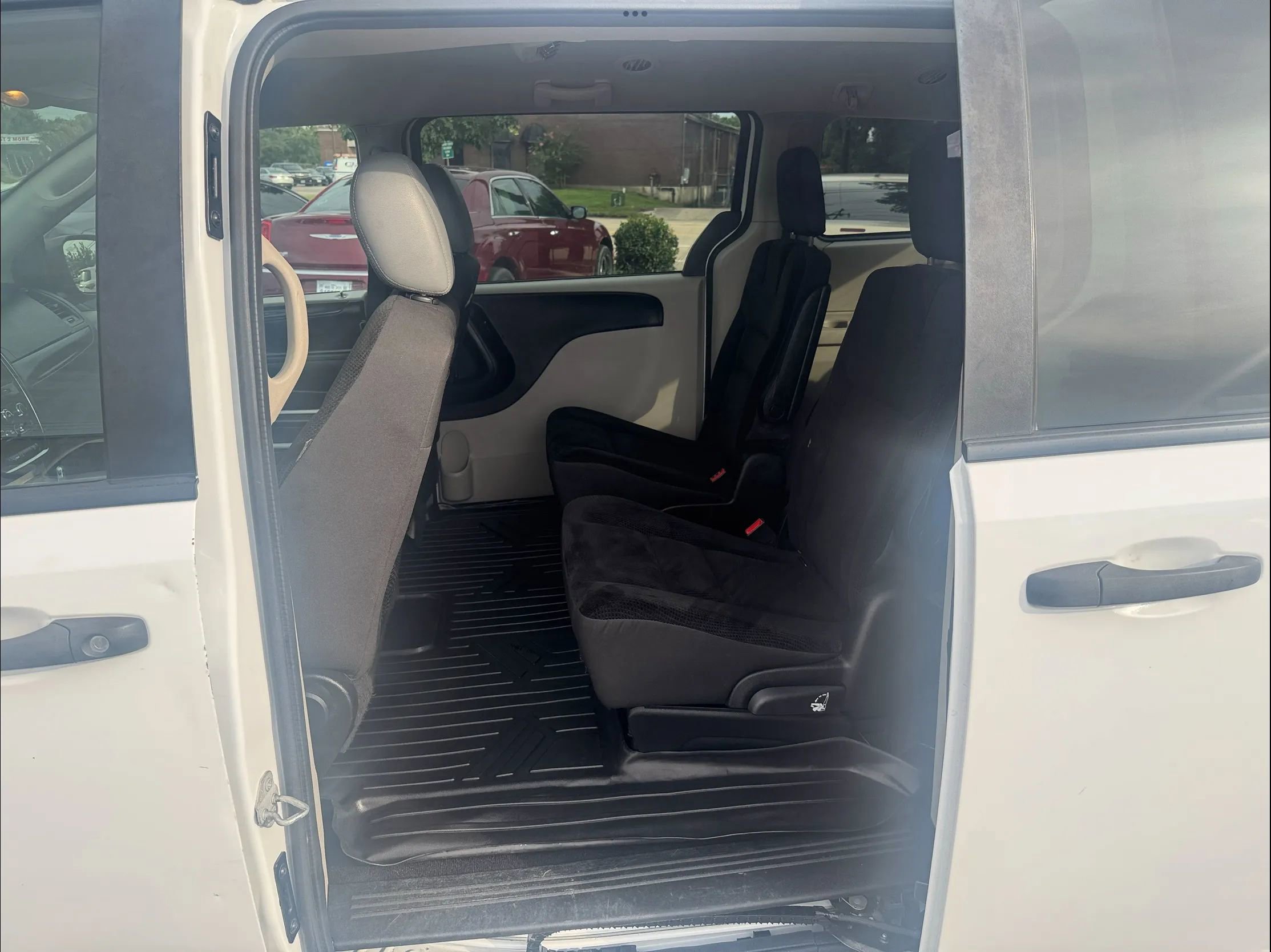 Used 2019 Dodge Grand Caravan SE w/ UConnect Hands-Free Group FWD image 13