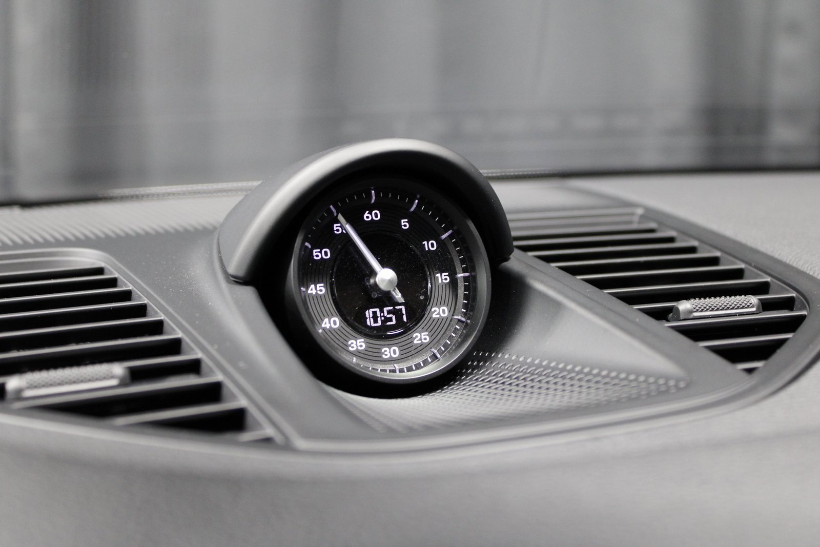 Certified 2025 Porsche Panamera 4 image 34