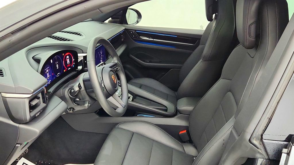 Used 2025 Porsche Macan 4 Electric image 17